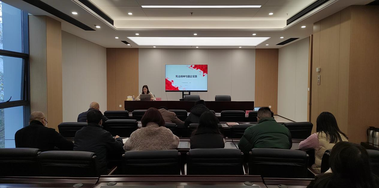 学法铭宪筑根基 践诺合规促发展